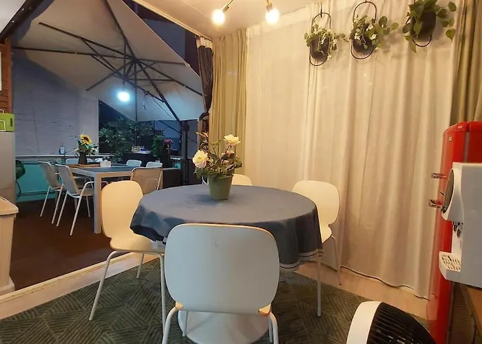 弘大跃层露台大房间 机场地铁直达 3分钟步行地铁站 Hongdae, Airport Express,metro 3min,duplex Big Party