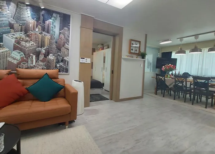 弘大跃层露台大房间 机场地铁直达 3分钟步行地铁站 Hongdae, Airport Express,metro 3min,duplex Big Party Hébergement de vacances